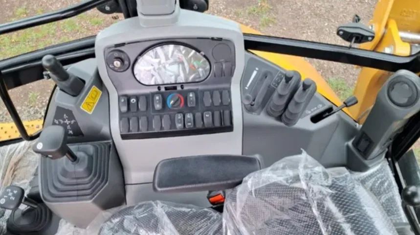 Retroescavadeira Caterpillar 416 Ano 2022 - 0 Horas - Foto 2