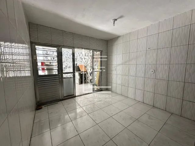 Ótima casa no Farol com 165m² e 02 suítes com varanda e 01 com closet - Foto 5