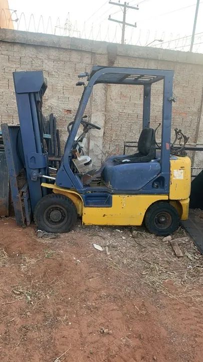 Empilhadeira sem motor e sem transmissão