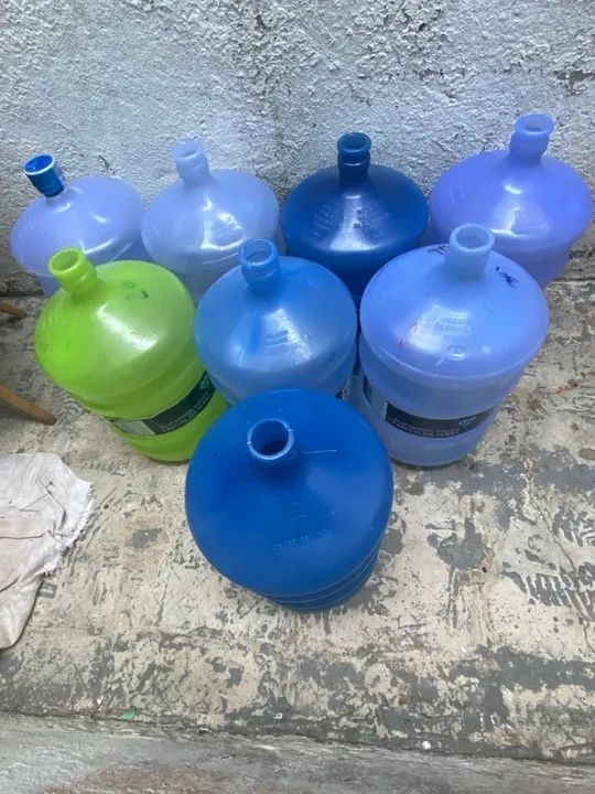 Galões de água para venda