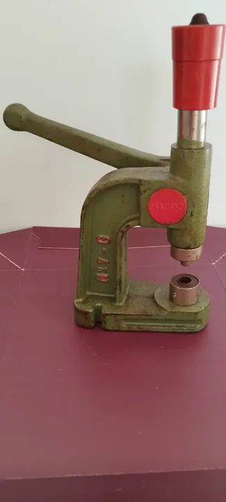 Maquina para colocar ilhoses, rebites, botões - Foto 2