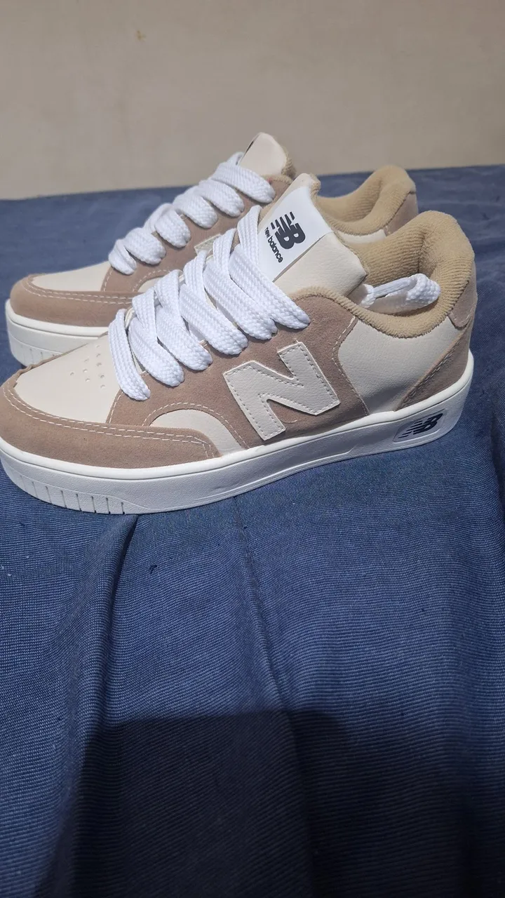 Tênis New Balance - Bege e Branco
