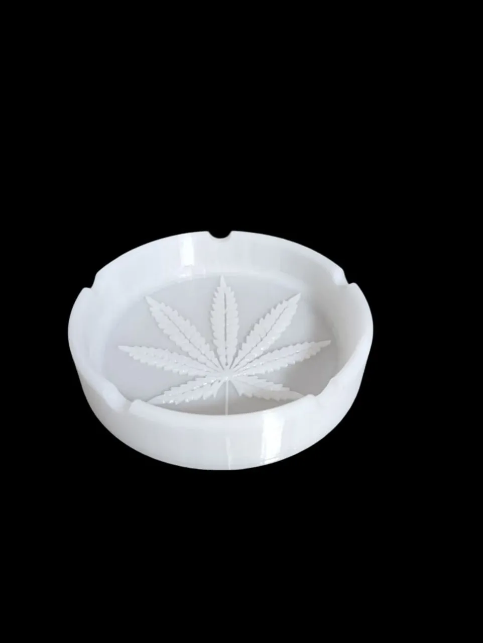 Cinzeiro com design de folha de maconha