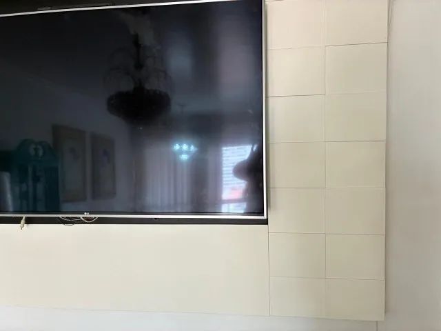 Desapego - Painel de madeira para TV em laca - Com passador de fios - ESTADO DE NOVO!!! - Foto 4