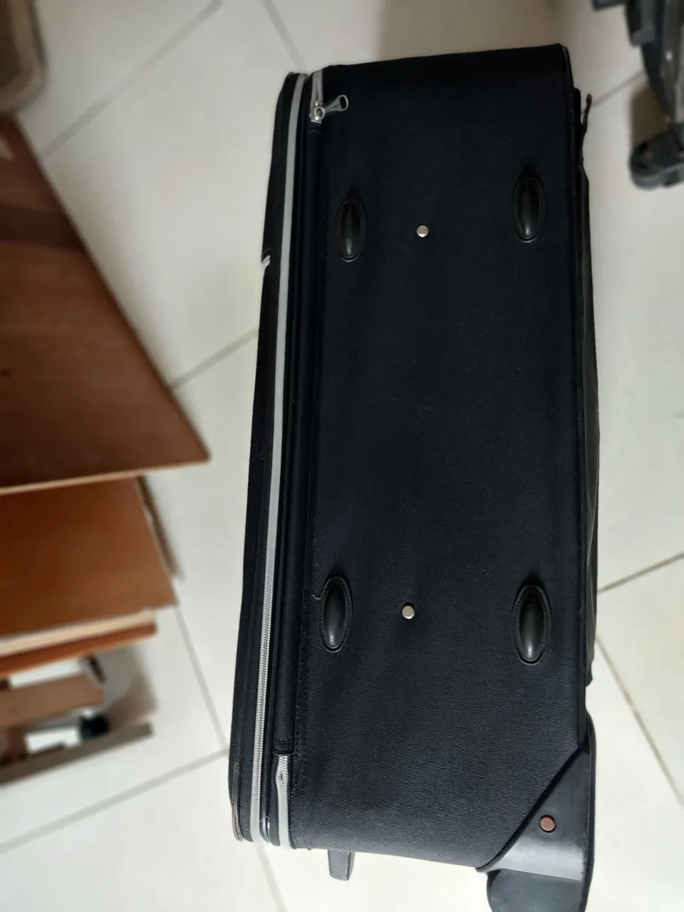 Mala de viagem preta com rodinhas
