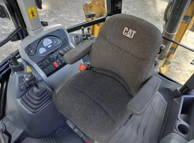 Retroescavadeira Caterpillar 2016 - Foto 6