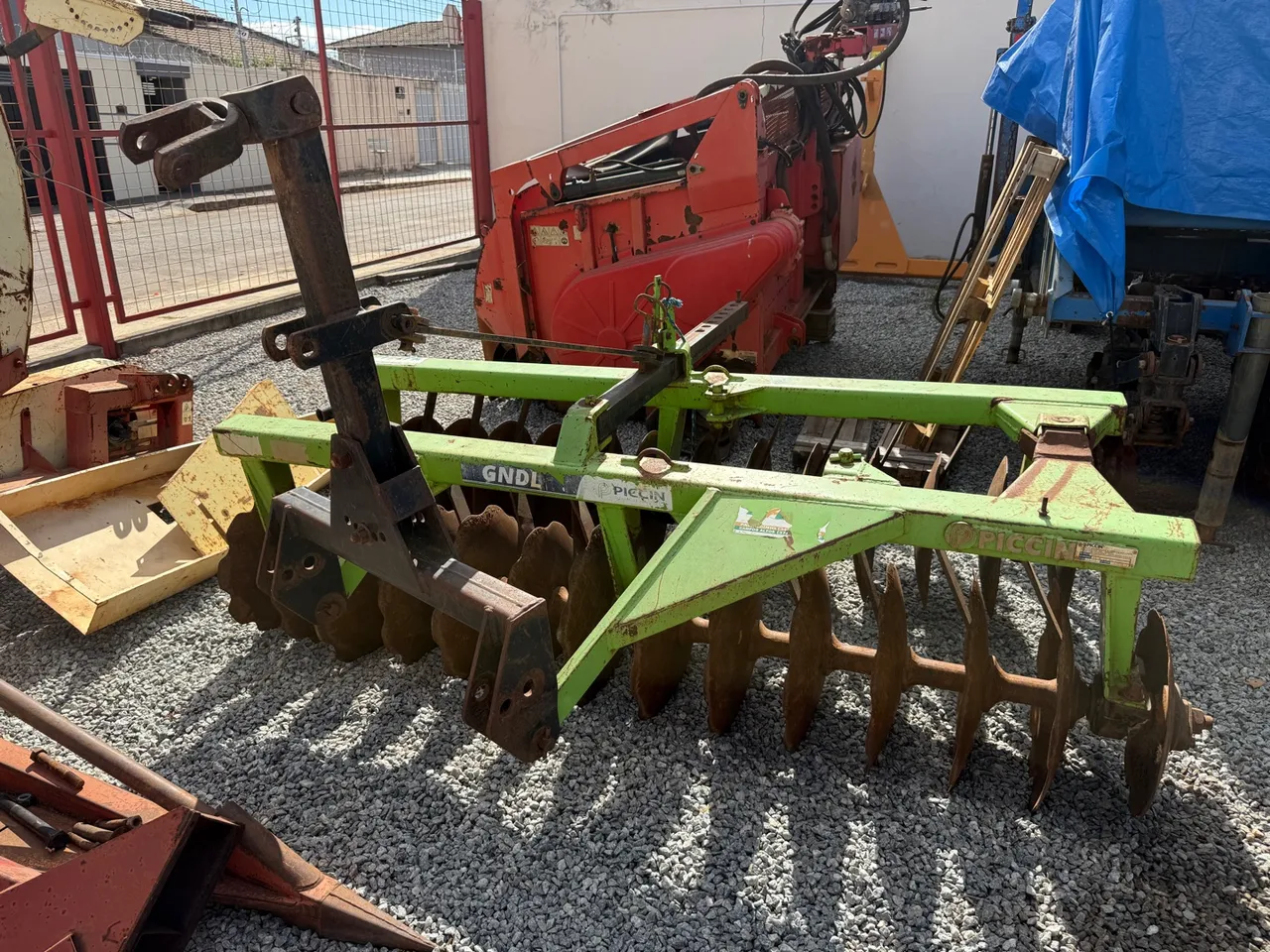 Grade niveladora PICCIN 28 discos