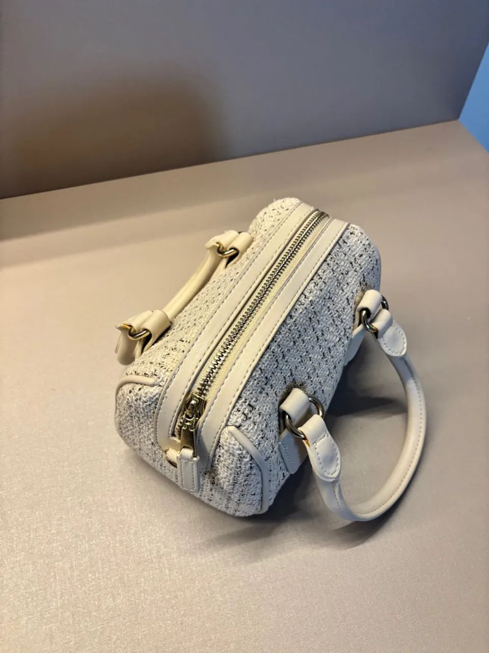 Bolsa de mão Zara. estruturada em tecido