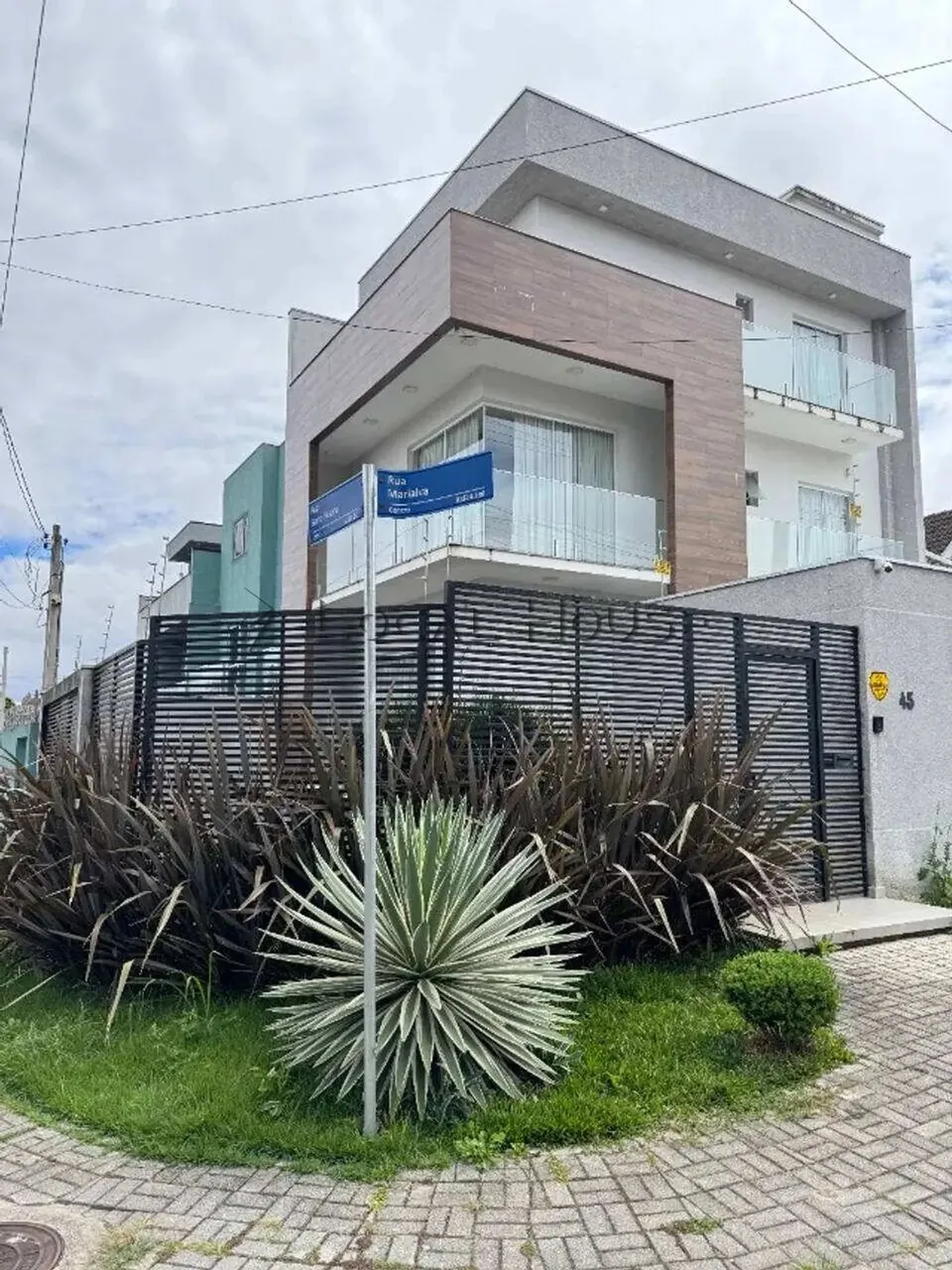 Sobrado à venda em Pinhais, Centro, com 3 quartos, 236m²