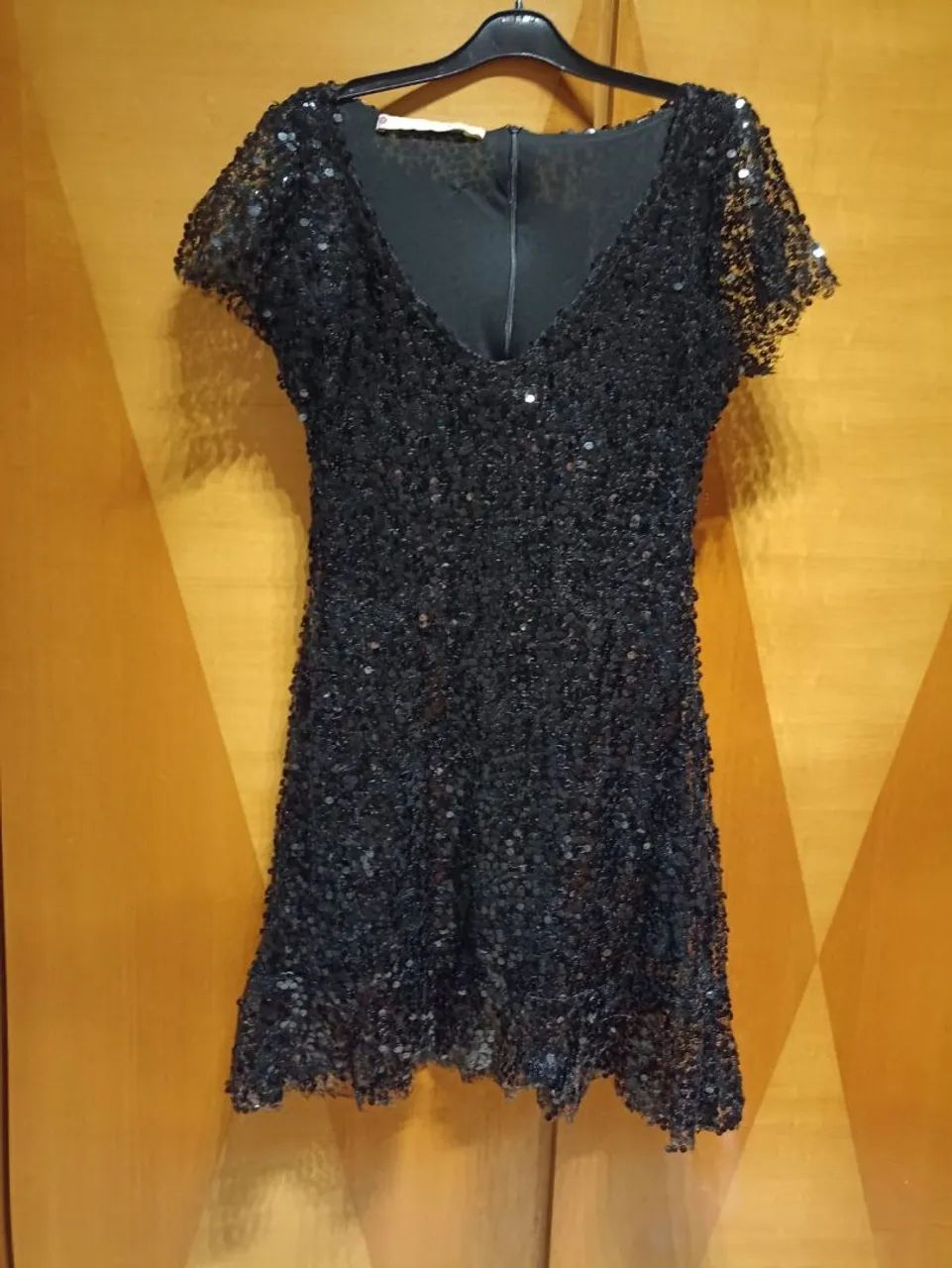 Vestido preto de sequins