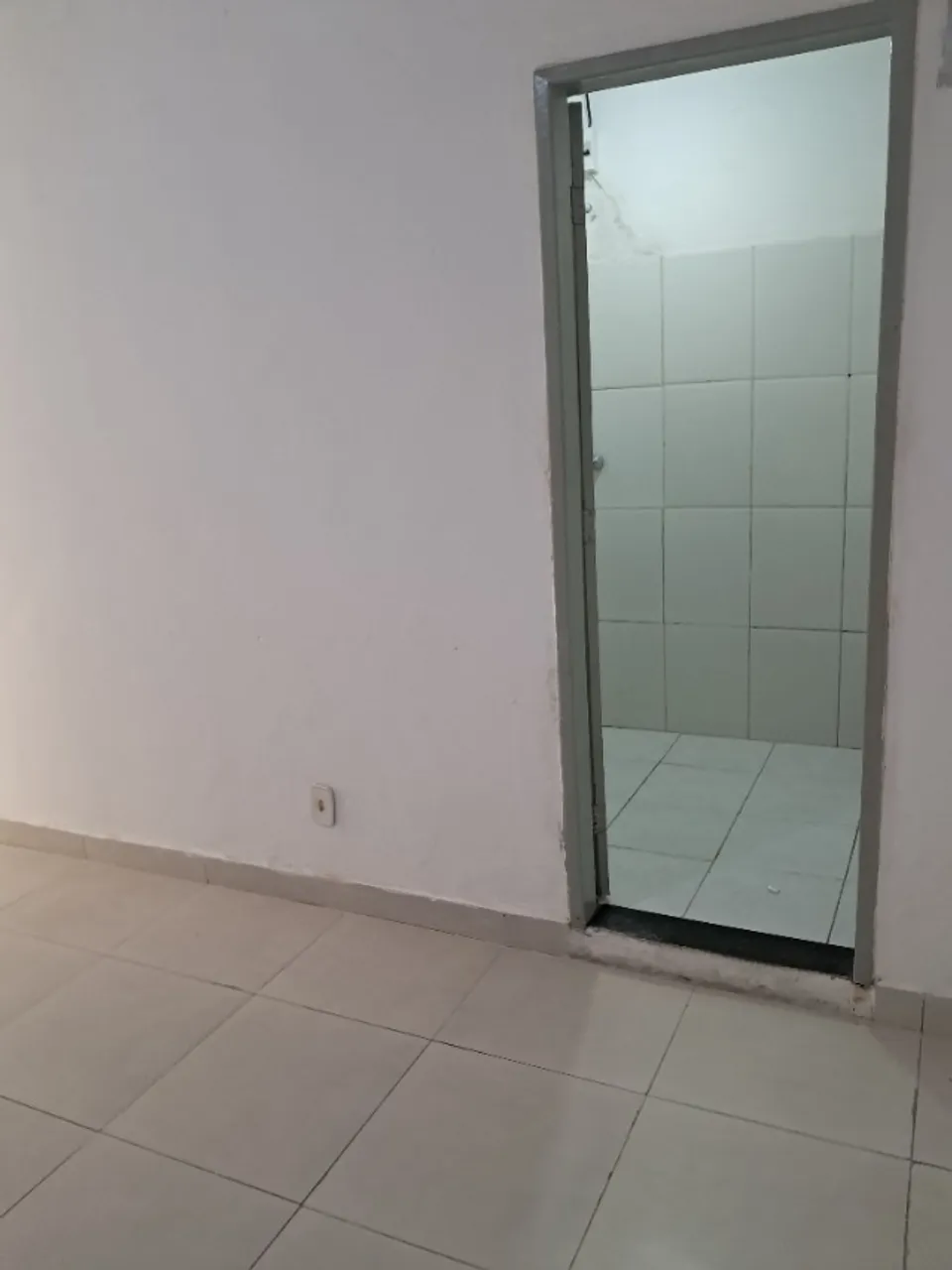 Aluga-se apartamento