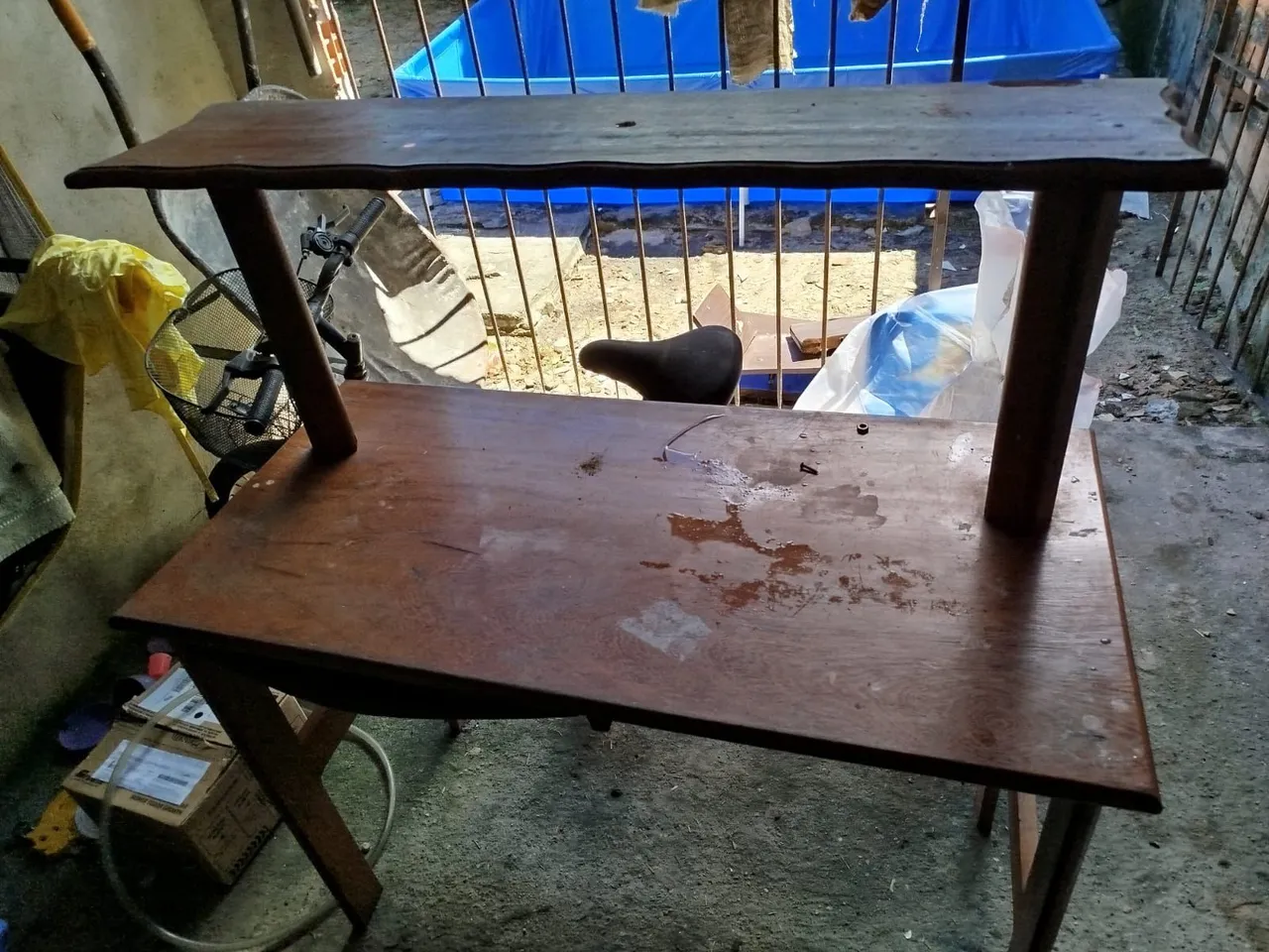 Mesa/Rack de madeira com duas prateleiras