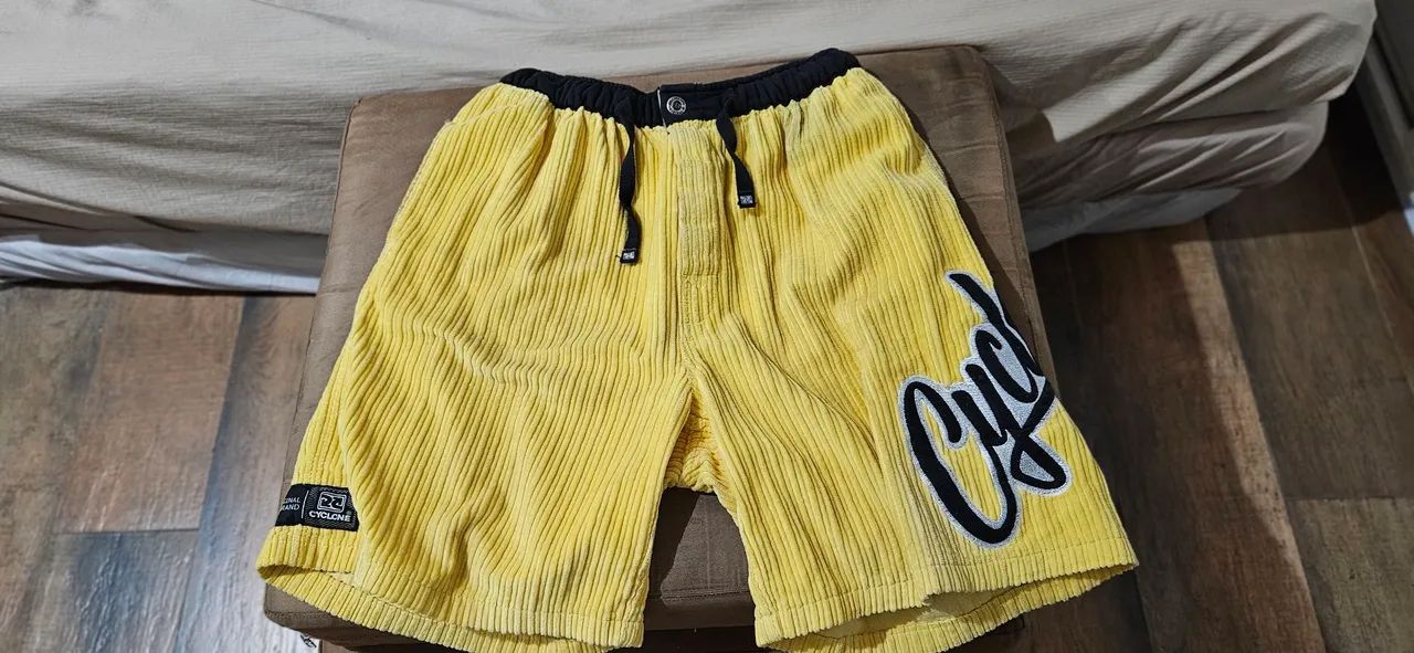 2 Bermudas2 Bermudas de Veludo Cyclone - Originais - Amarela e Branca - Foto 2