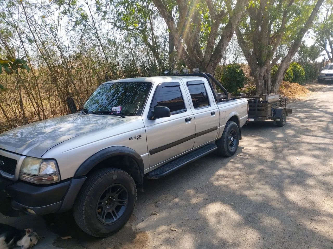 Camionete ranger cabine dupla 4x4 com manoal e cópia de chave carro de garagem 