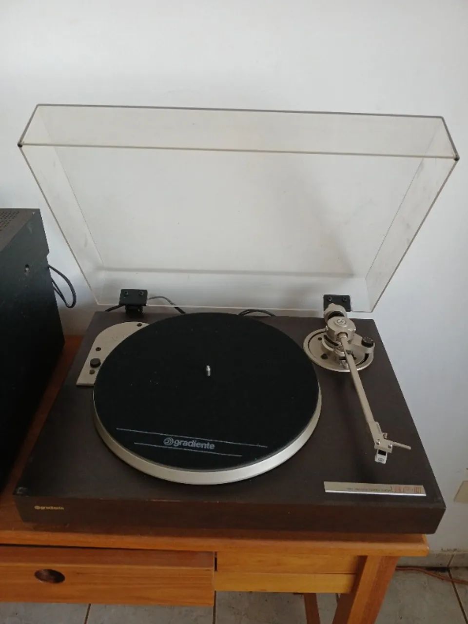 Toca Discos Gradiente Esotech modelo RP-II