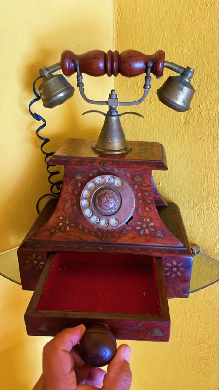 Lindo telefone antigo em madeira e bronze - Telefonia Fixa e Sem Fio ...