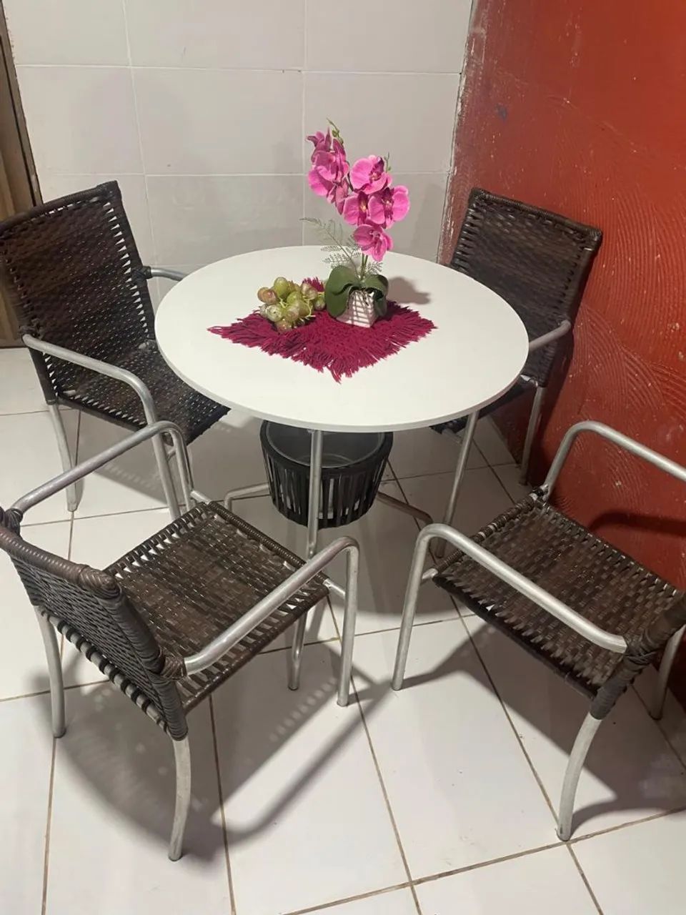 Conjunto de mesa redonda com 4 cadeiras - Foto 2
