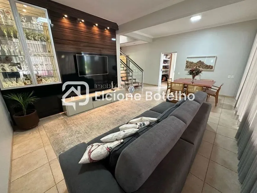 Casa em condomínio para locação de aprox. 285 m², com 4 quartos, no Jardim Sul - Uberlândi