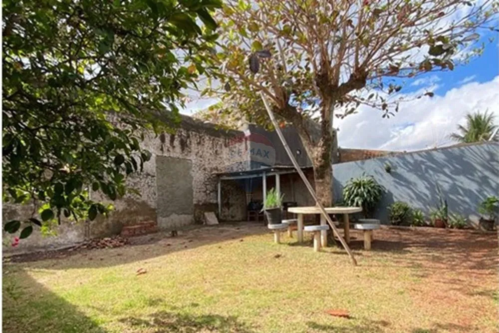 Casa com Terreno Amplo