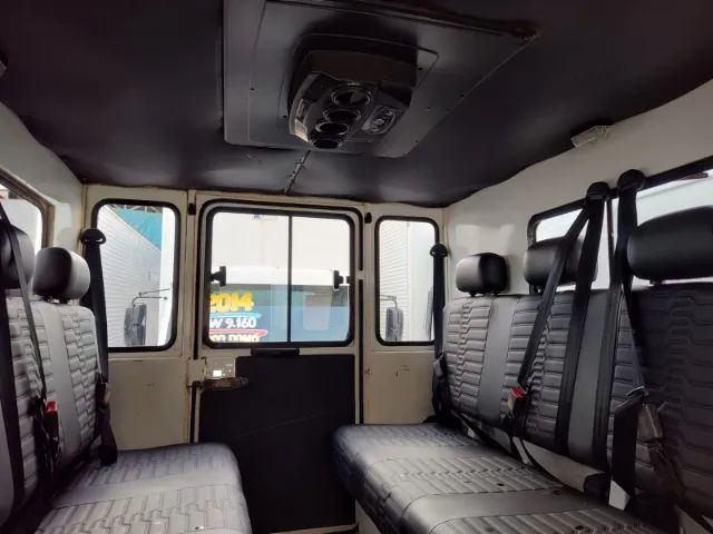 Mbenz accelo 815 CABINA SUPLEMENTAR MAIS CARROCERIA - Foto 9