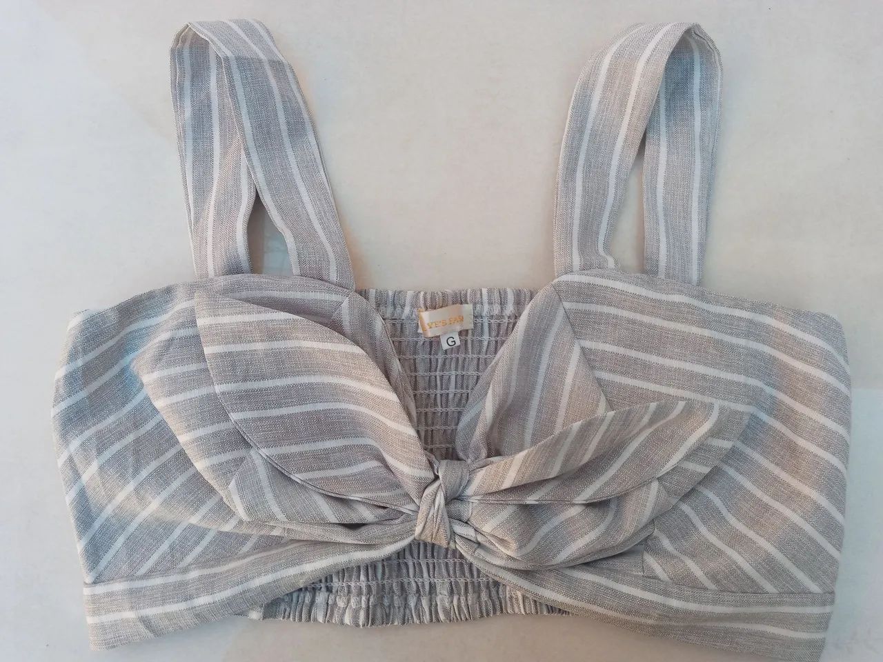 Top cropped listrado com laço - Foto 3