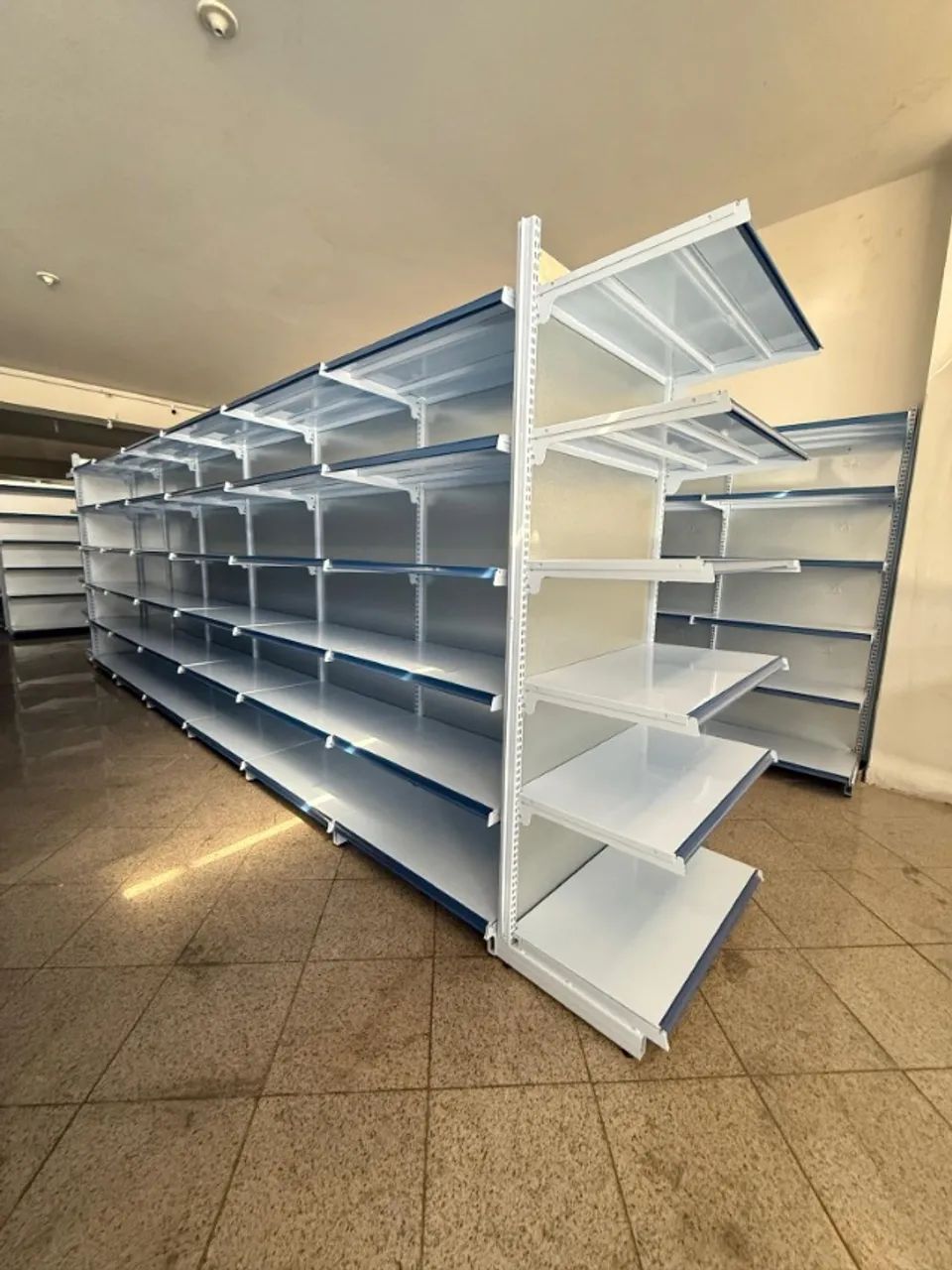 Gôndolas Prateleiras de Aço | Resistência e exposição profissional para seu comércio - Foto 5