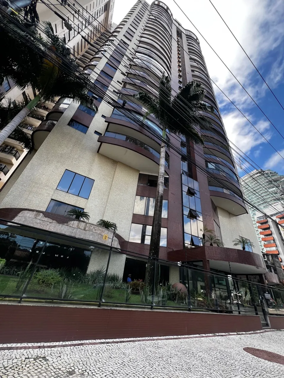 Edificio Kristal Bay - Aluguel - 4/4, sendo duas suítes - Andar Alto
