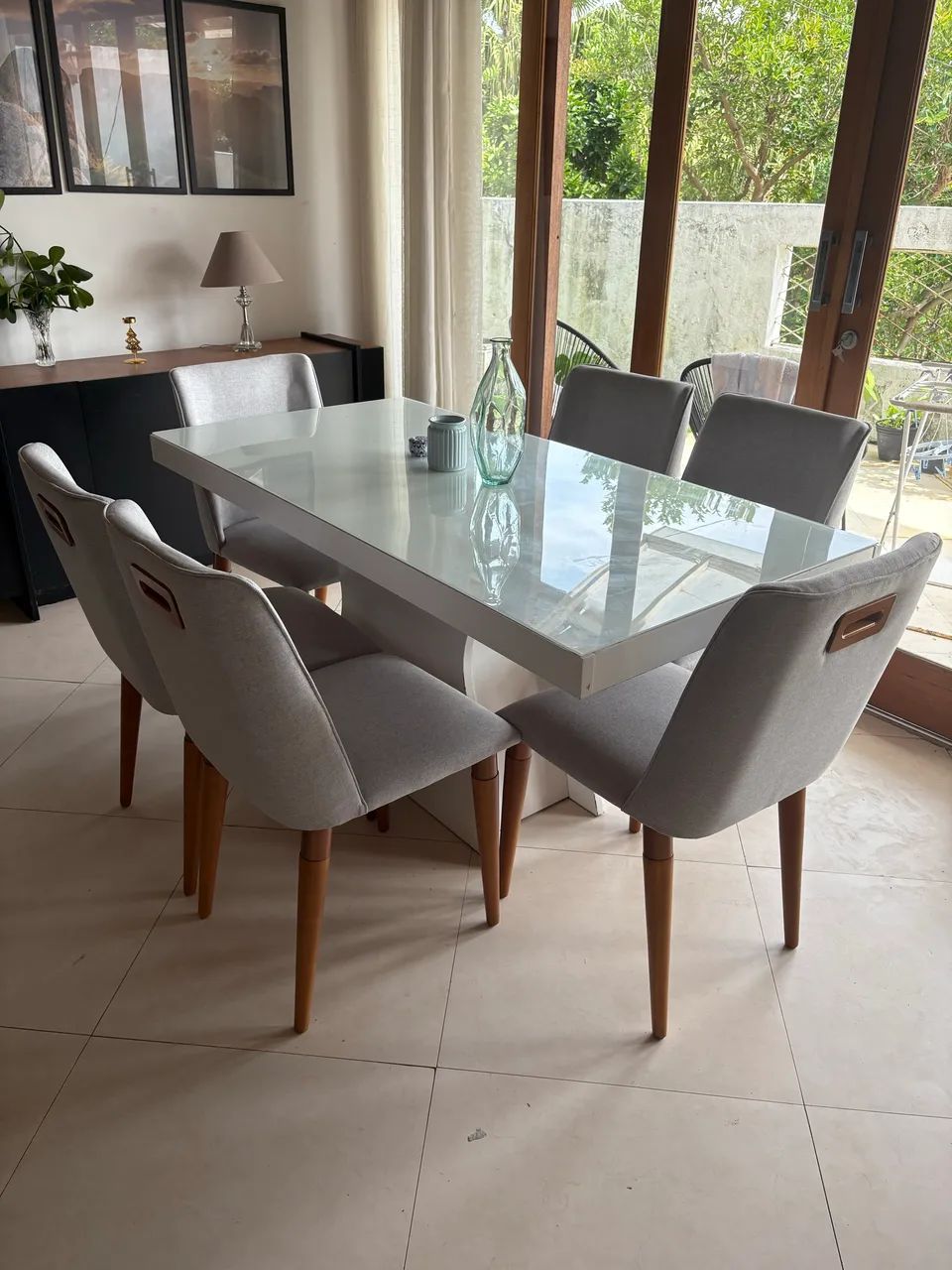 Conjunto de Mesa de Jantar e Cadeiras