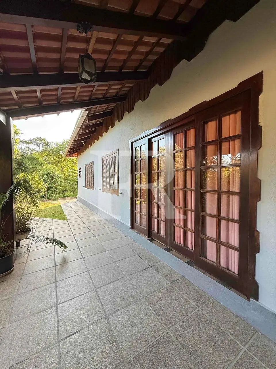 Residencial e Comercial! Casa com Cômodos Amplos e Quintal Espaçoso  Venda e Locação em Sa - Foto 3