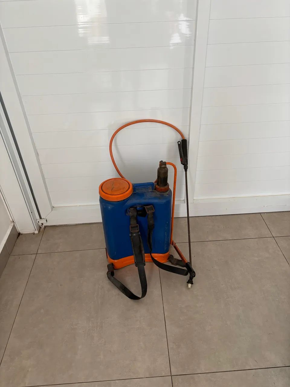 Vendo pulverizador costal manual marca JACTO 20 litros - Foto 4