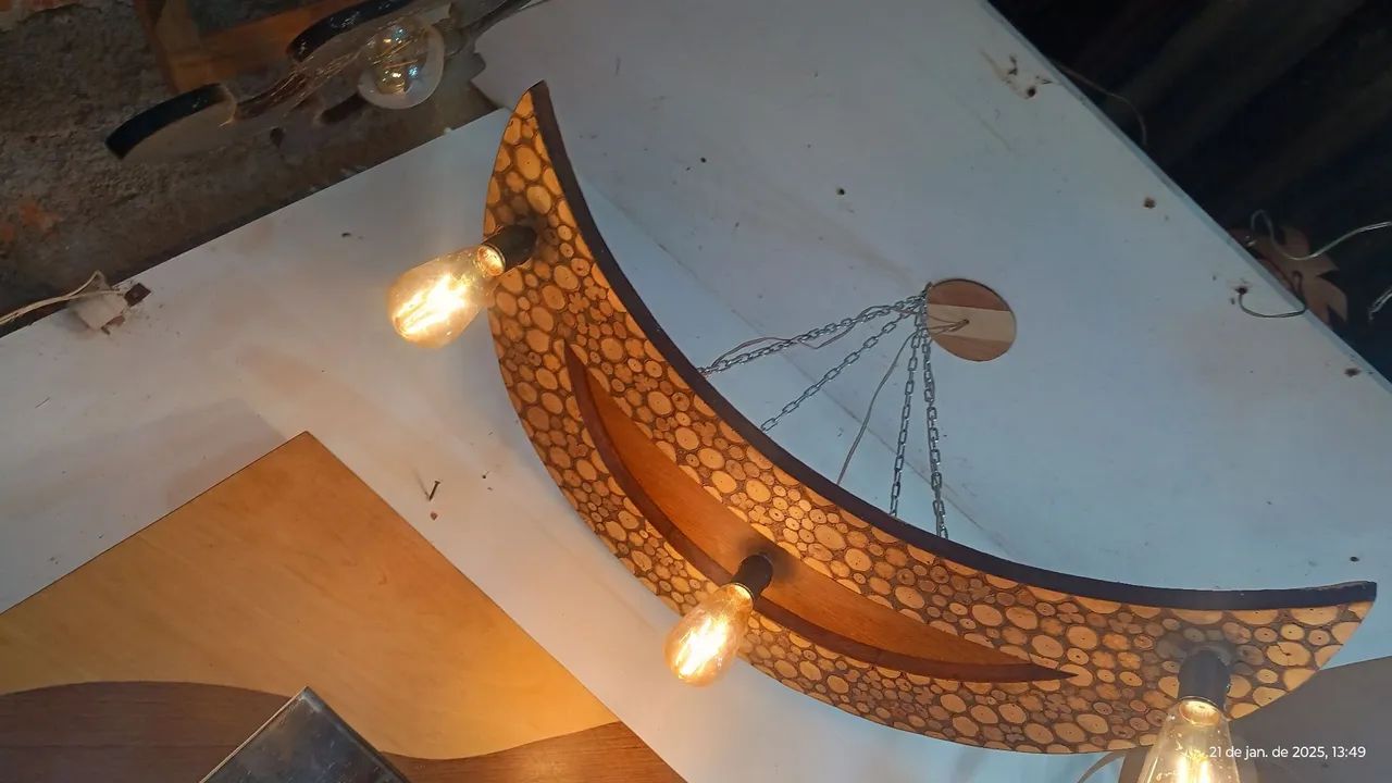 Luminária feita com cipó formato de lua - Foto 2