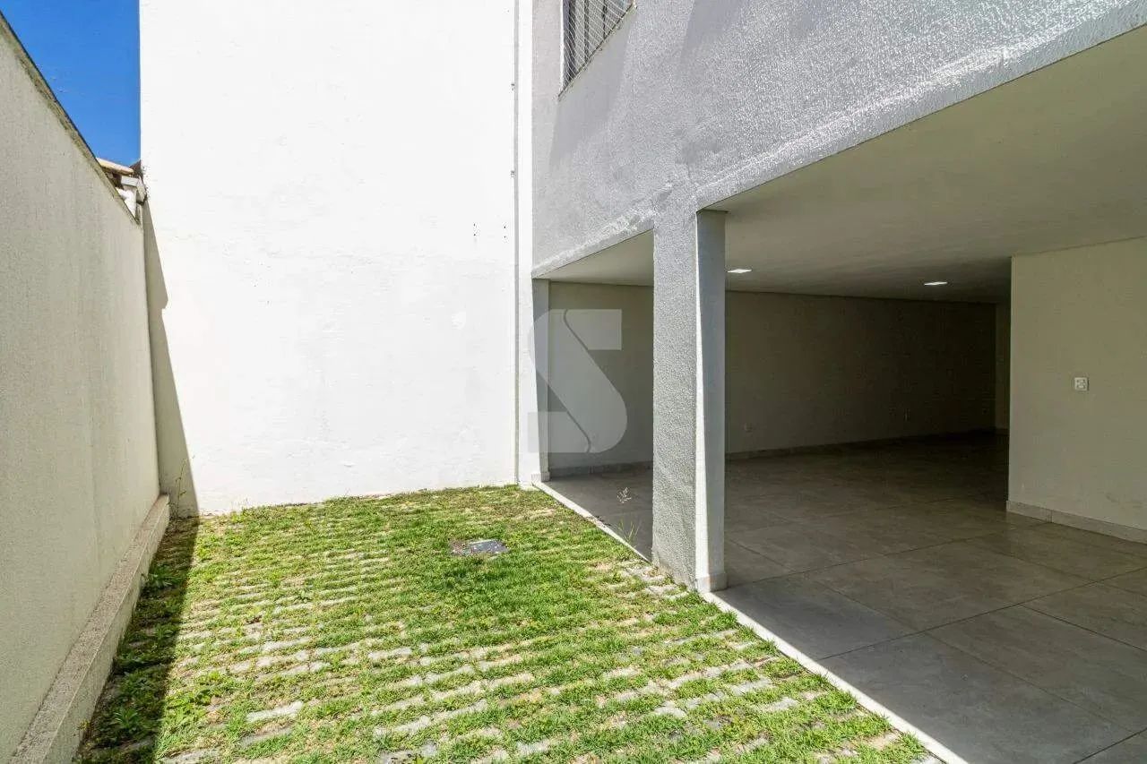 Que tal uma CASA DE 3 ANDARES, COM EXCELENTE ACABAMENTO há poucos minutos do Mercado Centr - Foto 4