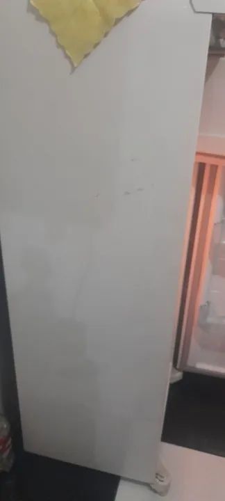 Geladeira Branca em Ótimo Estado 