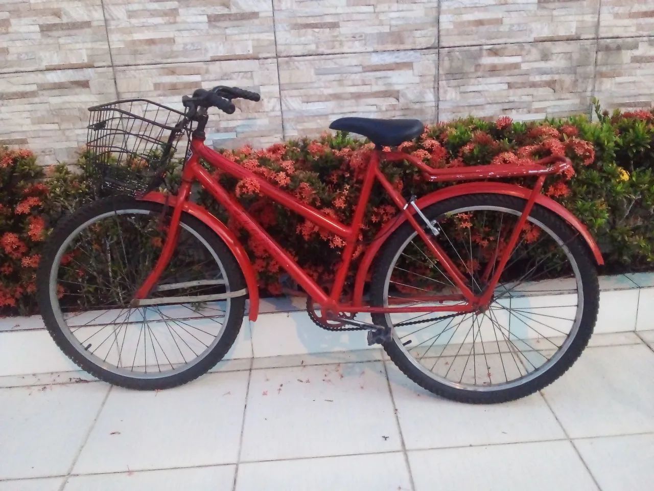 Vendo bicicleta feminina só comprar e andar pronta pra uso toda filé 