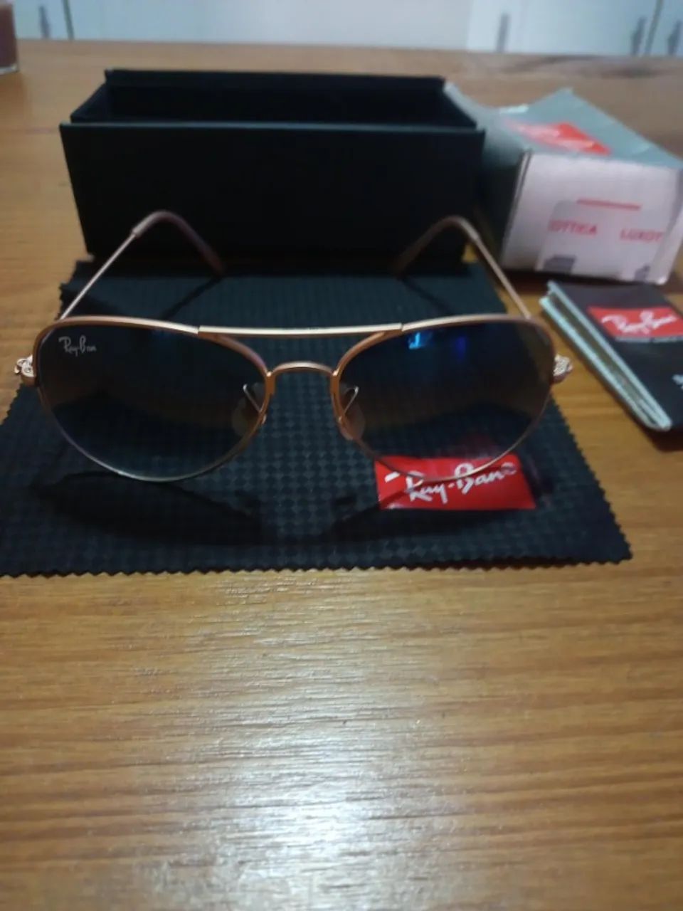 Óculos Ray Ban na caixa em otimo estado - Foto 2