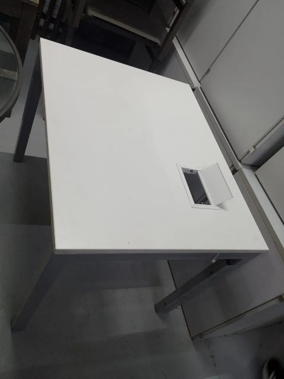 Mesa de Escritório com caixa de tomadas - Foto 2