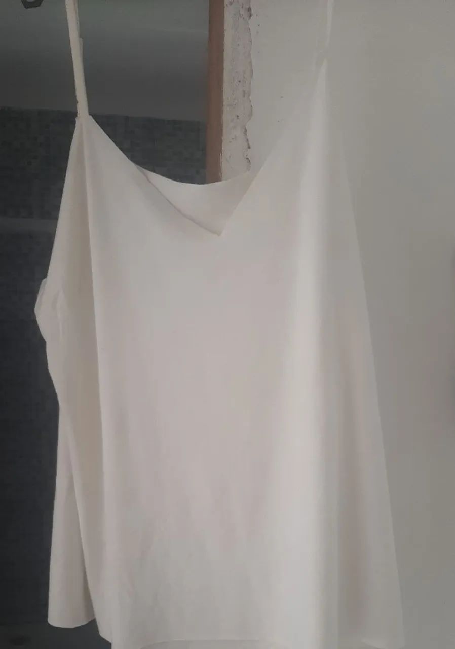 Blusa branca de alças ajustáveis tamanho G 