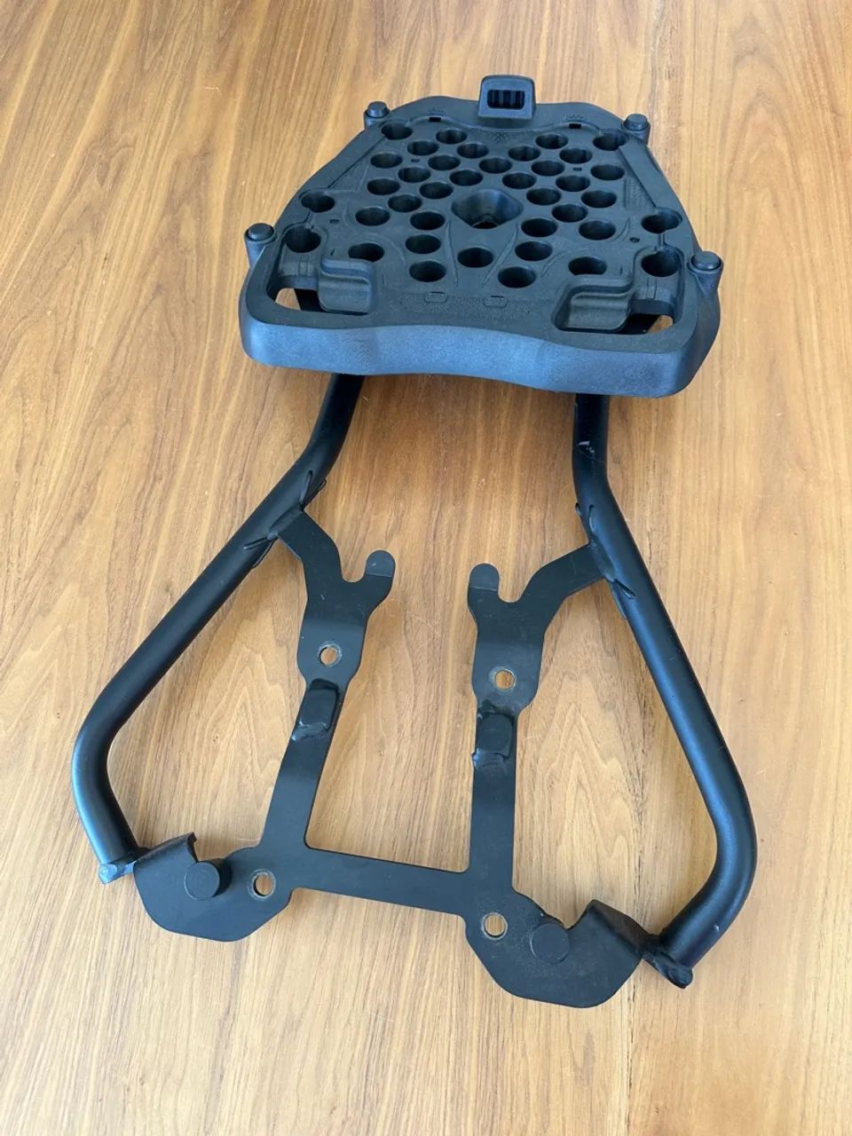 Suporte baú moto Triumph 660 Sport scam