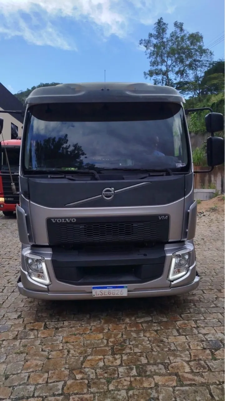 Volvo VM 330 Cavalo Mecânico 4x2 - 2015 | Único Dono | Pouquíssimo Rodado