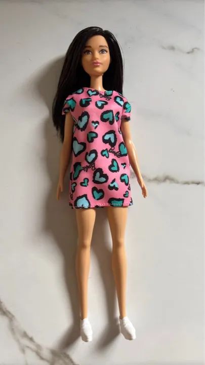 Boneca Barbie com vestido de coração ASIÁTICA - Foto 3