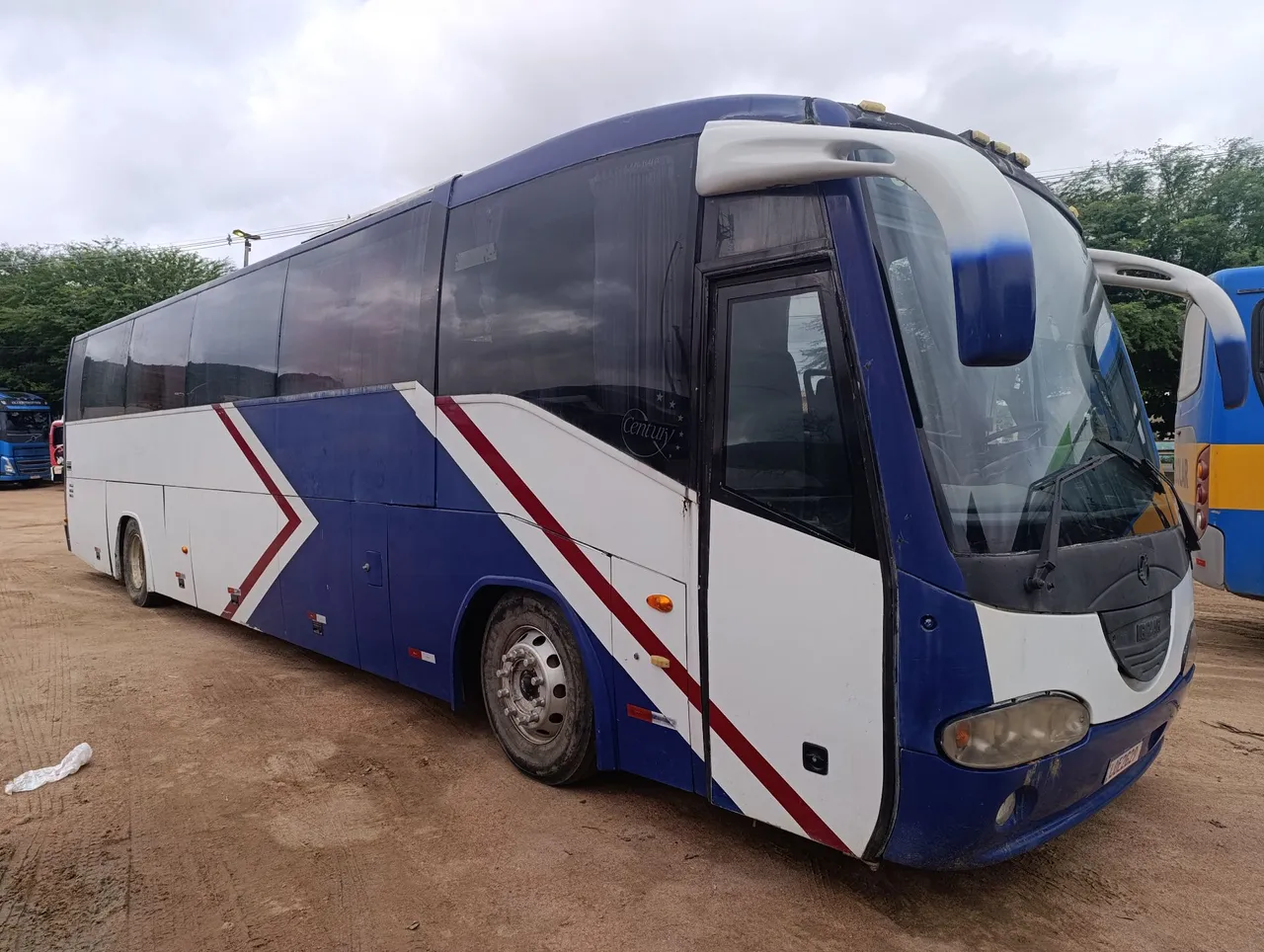 Vendo ônibus rodoviário iriza ano 2002 primeira