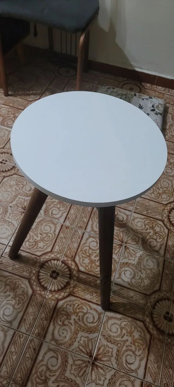Mesa lateral redonda com design moderno - Foto 3
