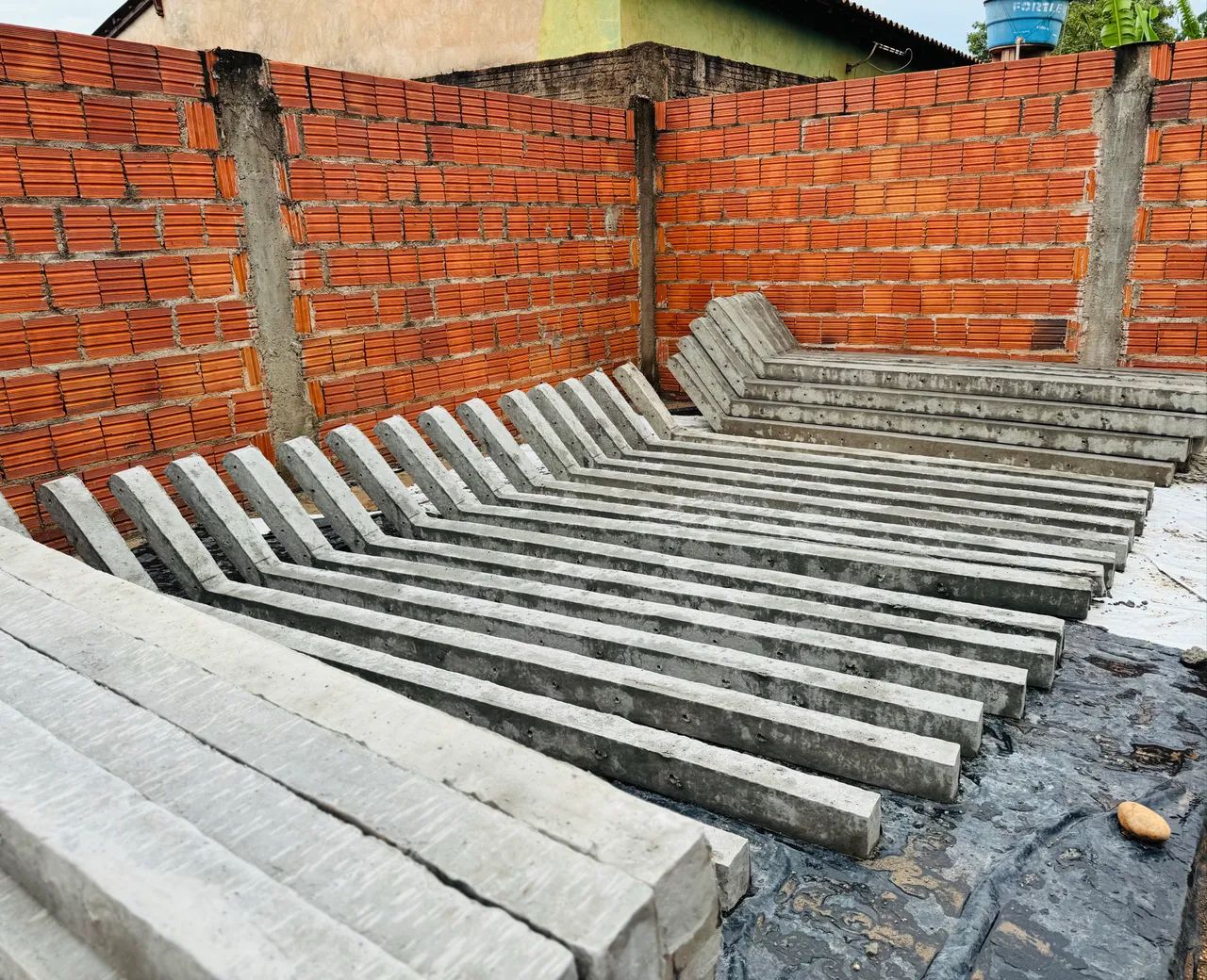 POSTES PRÉ- MOLDADOS