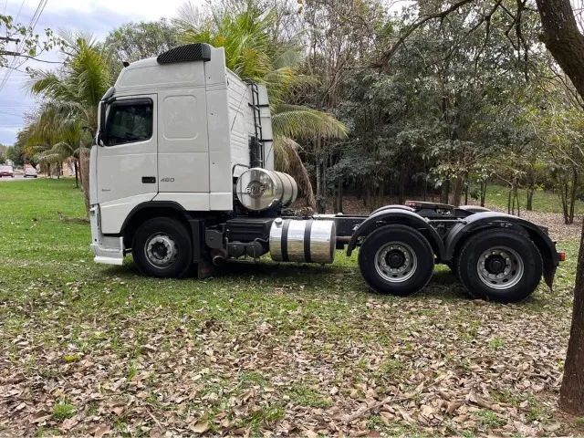 Volvo FH 460 6x4 ano 2014 - Foto 8