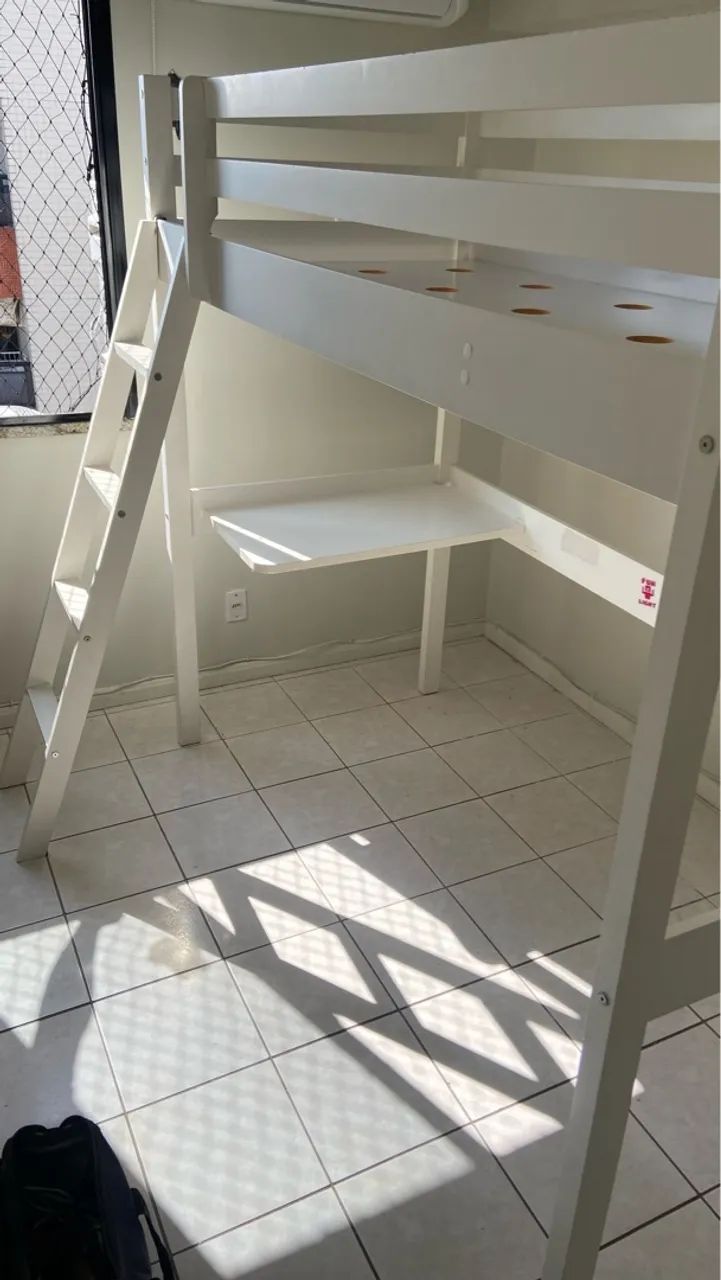 Cama suspensa com escrivaninha Tok Stok semi nova - Foto 4