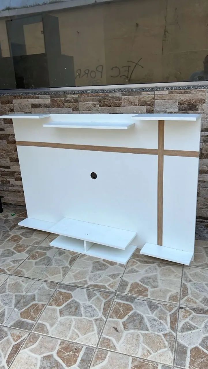 Painel para TV branco com prateleiras 015