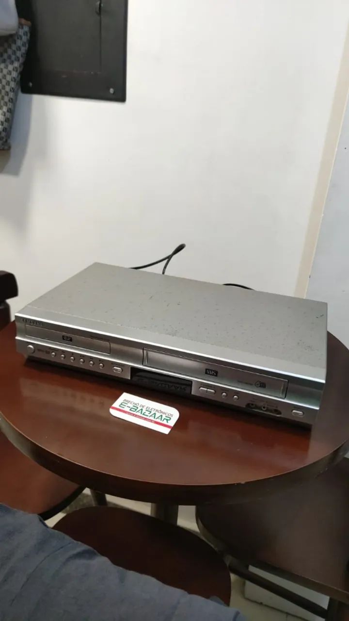 Player e Gravador de Vídeo DVD e VHS Samsung DVD-V4600M