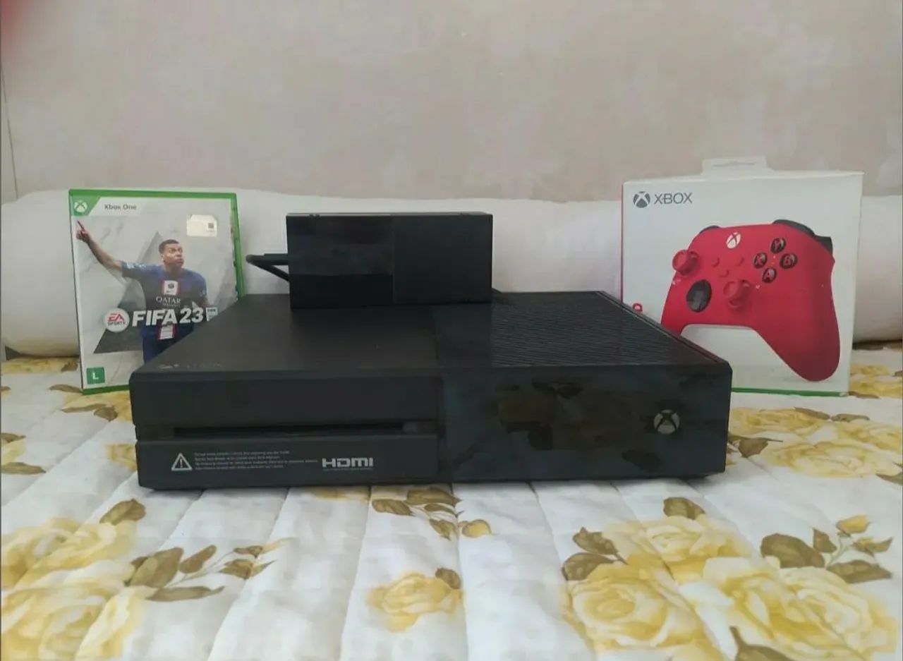 Xbox One com controle original e três jogos 