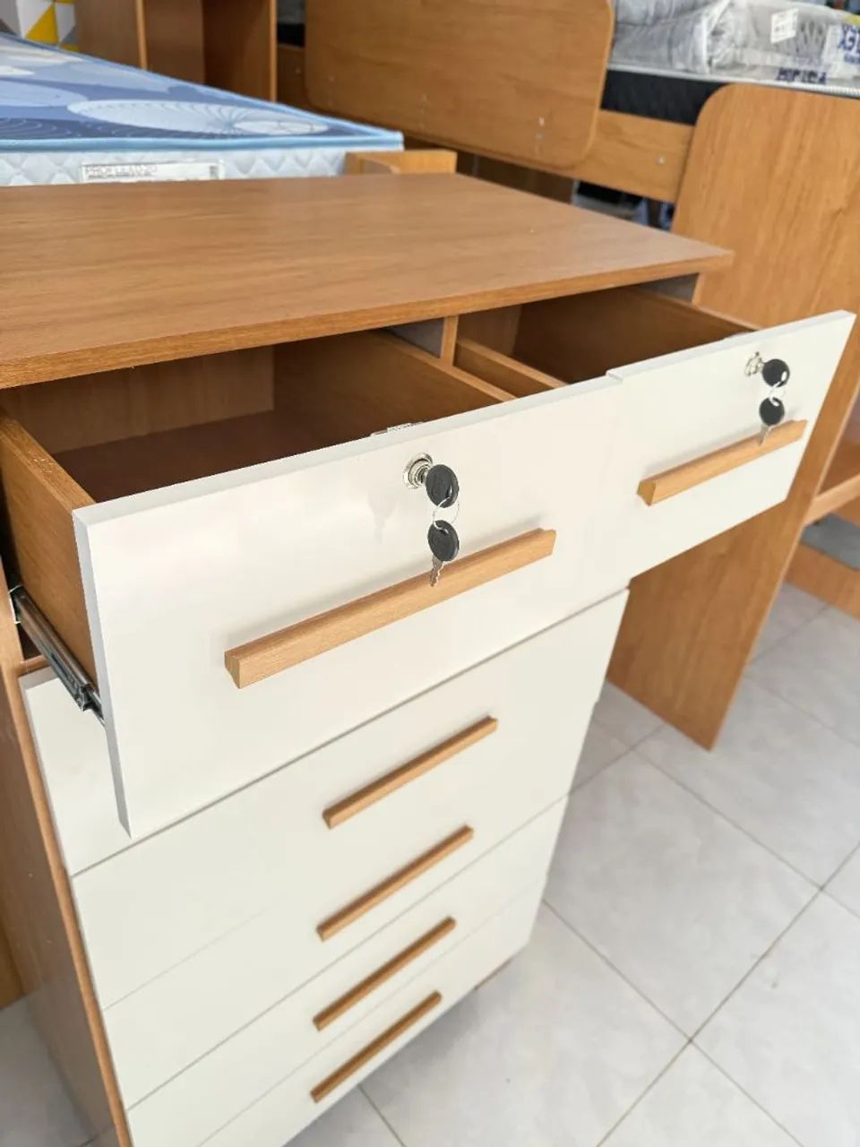 Cômoda 7 gavetas com chave  - Foto 3