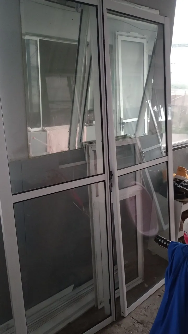 Portas e Janelas de Alumínio com Vidro Temperado